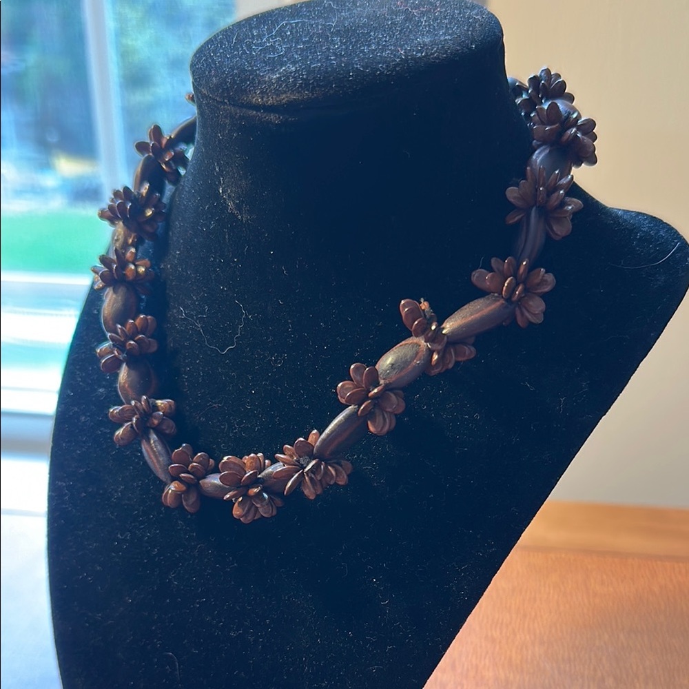 Elegant Floral‎ Brown Necklace